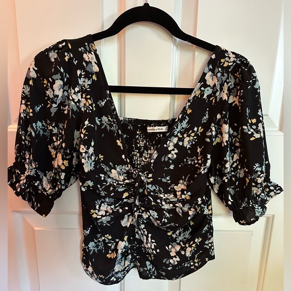 Abercrombie & Fitch Tops - Abercrombie and Fitch Floral Blouse XS